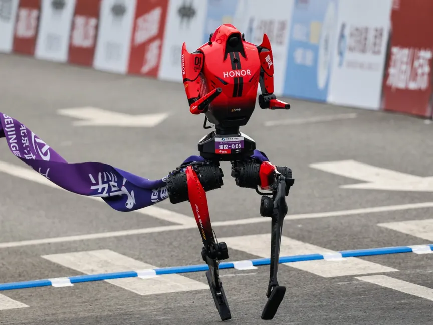Chinese Robots Complete Half-Marathon in Beijing in World First