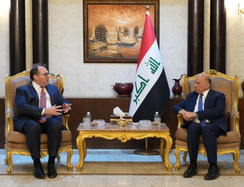 وزير الخارجية يناقش التطورات الإقليمية والشراكة الاقتصادية مع القائم بالأعمال الأمريكي