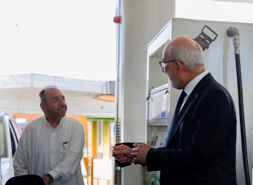 For the Second Consecutive Day: Oil Minister Continues Field Tours to Inspect Fuel Supply Flow - لليوم الثاني توالياً.. وزير النفط يواصل جولاته الميدانية لتفقد انسيابية تجهيز الوقود لليوم الثاني توالياً.. وزير النفط يواصل جولاته الميدانية لتفقد انسيابية تجهيز الوقود لليوم الثاني توالياً.. وزير النفط يواصل جولاته الميدانية لتفقد انسيابية تجهيز الوقود لليوم الثاني توالياً.. وزير النفط يواصل جولاته الميدانية لتفقد انسيابية تجهيز الوقود For the Second Consecutive Day: Oil Minister Continues Field Tours to Inspect Fuel Supply Flow For the Second Consecutive Day: Oil Minister Continues Field Tours to Inspect Fuel Supply Flow