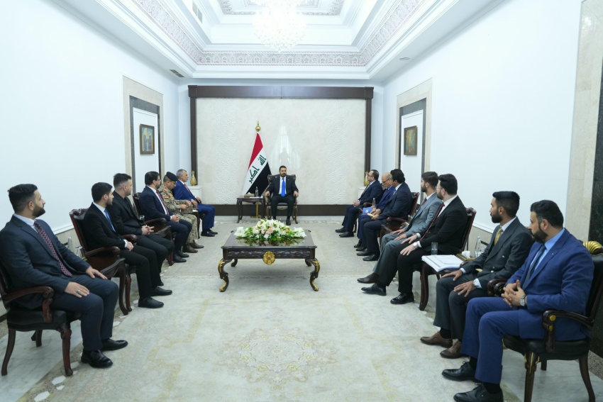 رئيس الوزراء العراقي يبحث مطالب الأطباء المقيمين وسط تلويح بتعليق العمل
