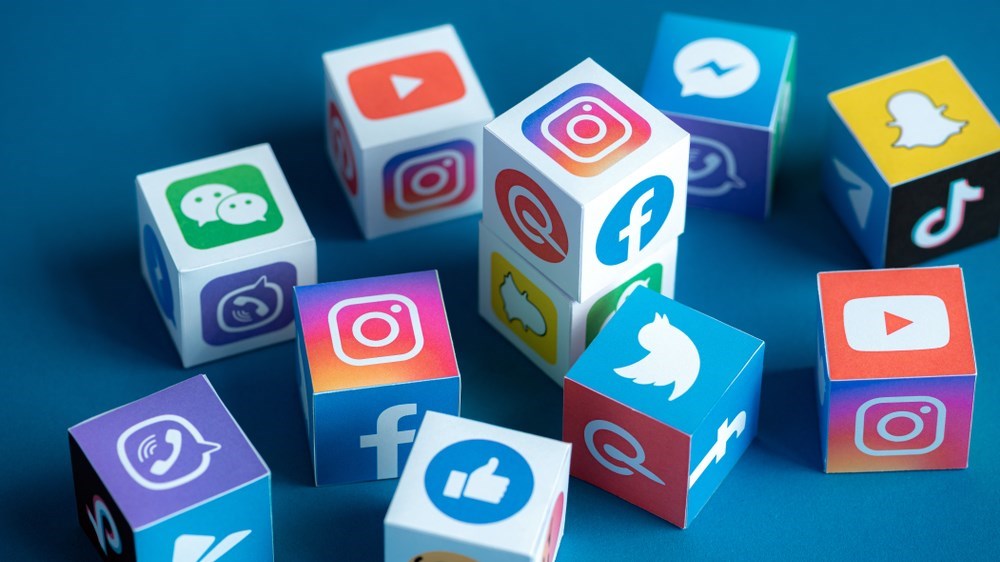 الإمارات تفرض قيوداً تنظيمية على استخدام الأطفال لمنصات التواصل الاجتماعي