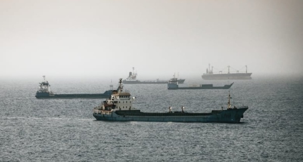 Oil Navigation Continues Through Strategic Straits Amid Ongoing Security Assessments