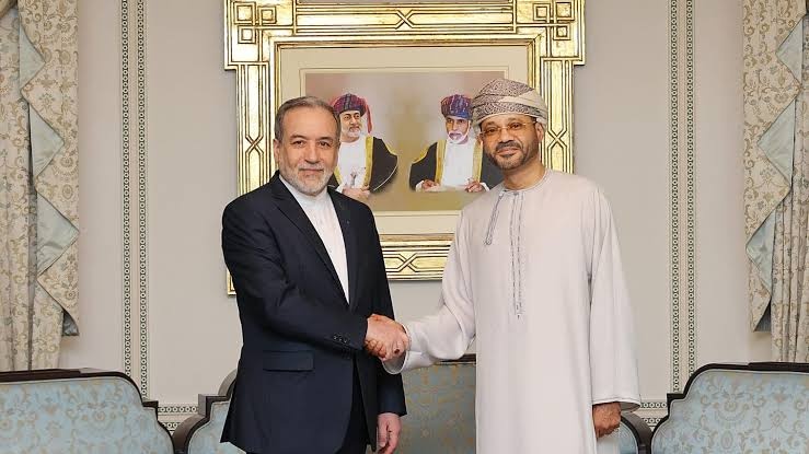مباحثات عُمانية إيرانية لاستئناف الحوار وتأمين حركة الملاحة في مضيق هرمز