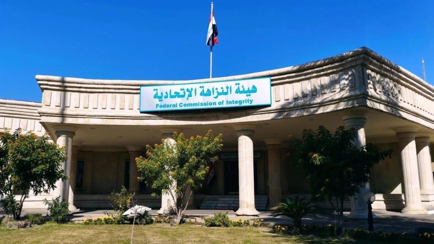 الإيقاع بموظف ونجليه بتهمة الابتزاز والتلاعب في مزايدات بلدية الموصل