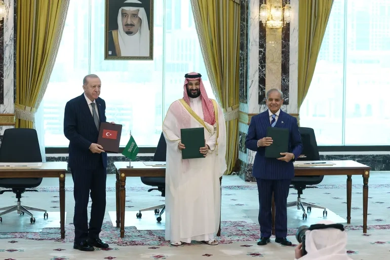 السعودية وتركيا وباكستان تعلن تأسيس أمانة عامة لتعزيز التعاون الدفاعي المشترك