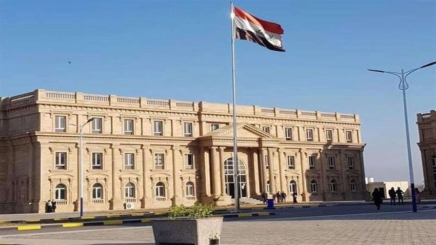 حكومة البصرة المحلية تعلن تأمين التمويل المالي لرواتب 13 ألف درجة وظيفية