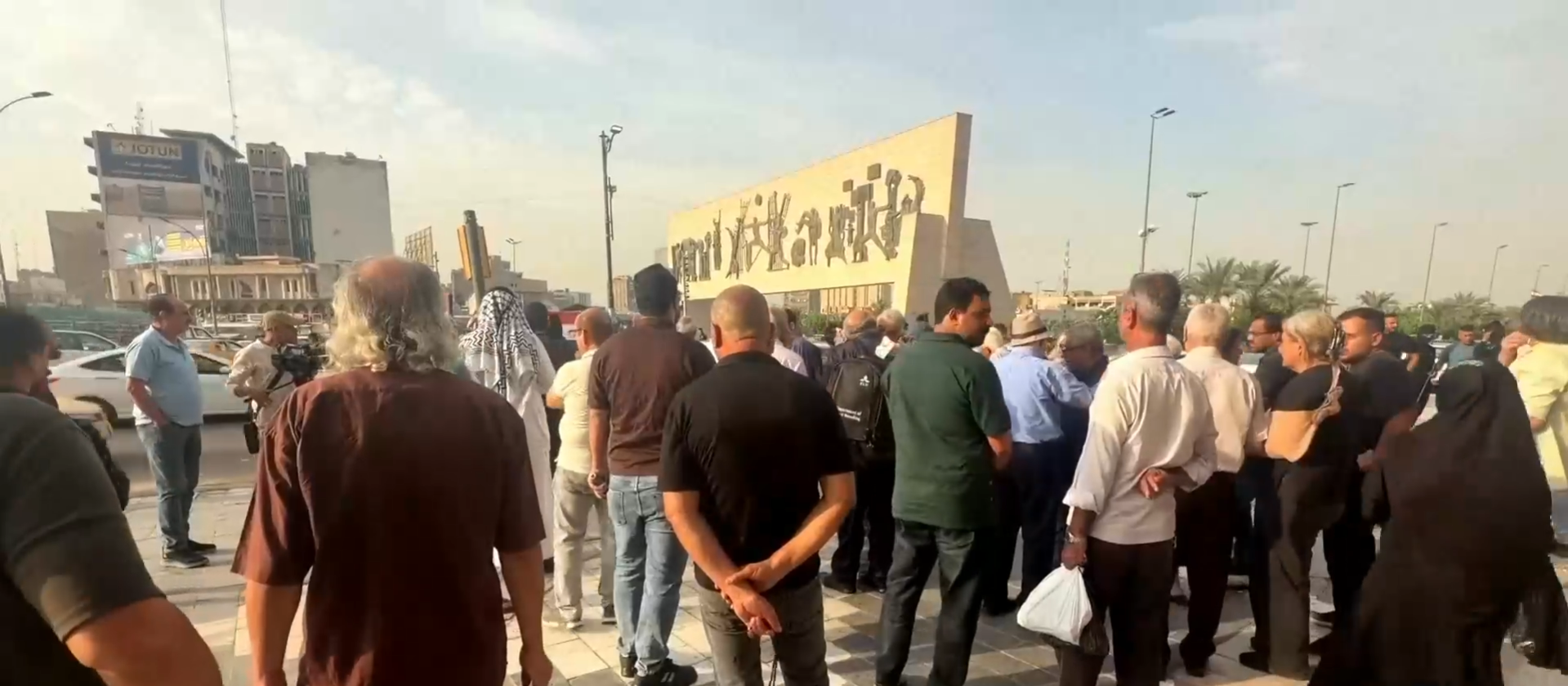 احتجاجات شعبية في العاصمة بغداد رفضا لقرار تعديل سعر صرف العملة المحلية - مظاهرات بغداد سعر الصرف الدينار العراقي وزارة المالية Baghdad protests exchange rate